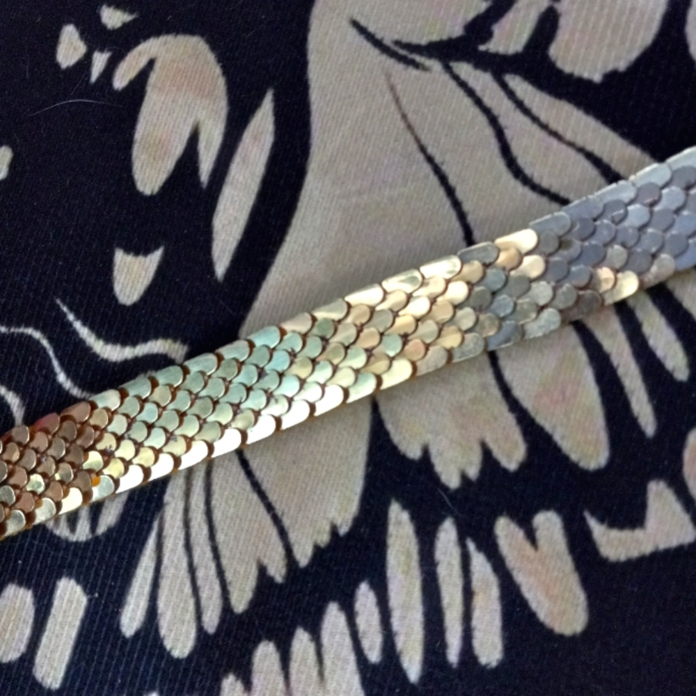 Dragon scale vintage 80s stretchy gold metal scales belt!